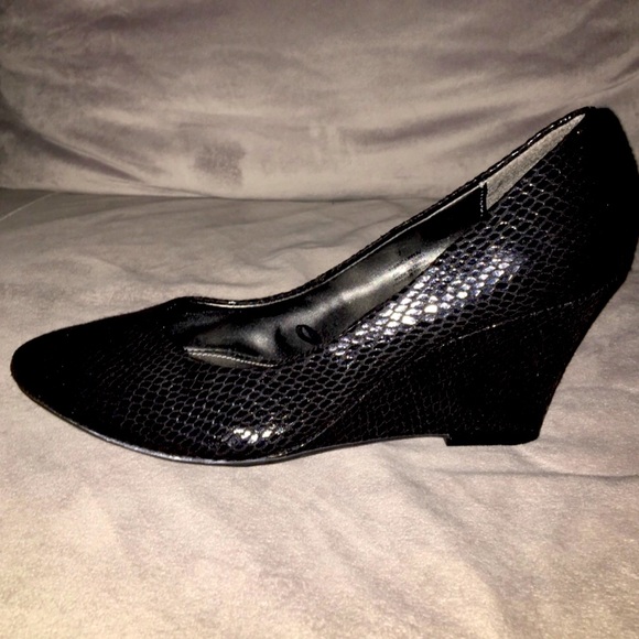 Express Black Faux Snake Embossed Wedge Heels with Round Toe | Sz 8 - Picture 5 of 5